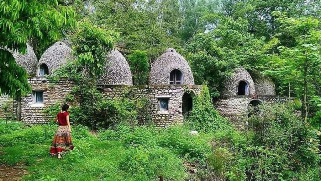 beatles-ashram-rishikesh-1200x675-1-1-1024x576 Places to visit in Rishikesh: A Spiritual Sojourn on the banks of the Ganges